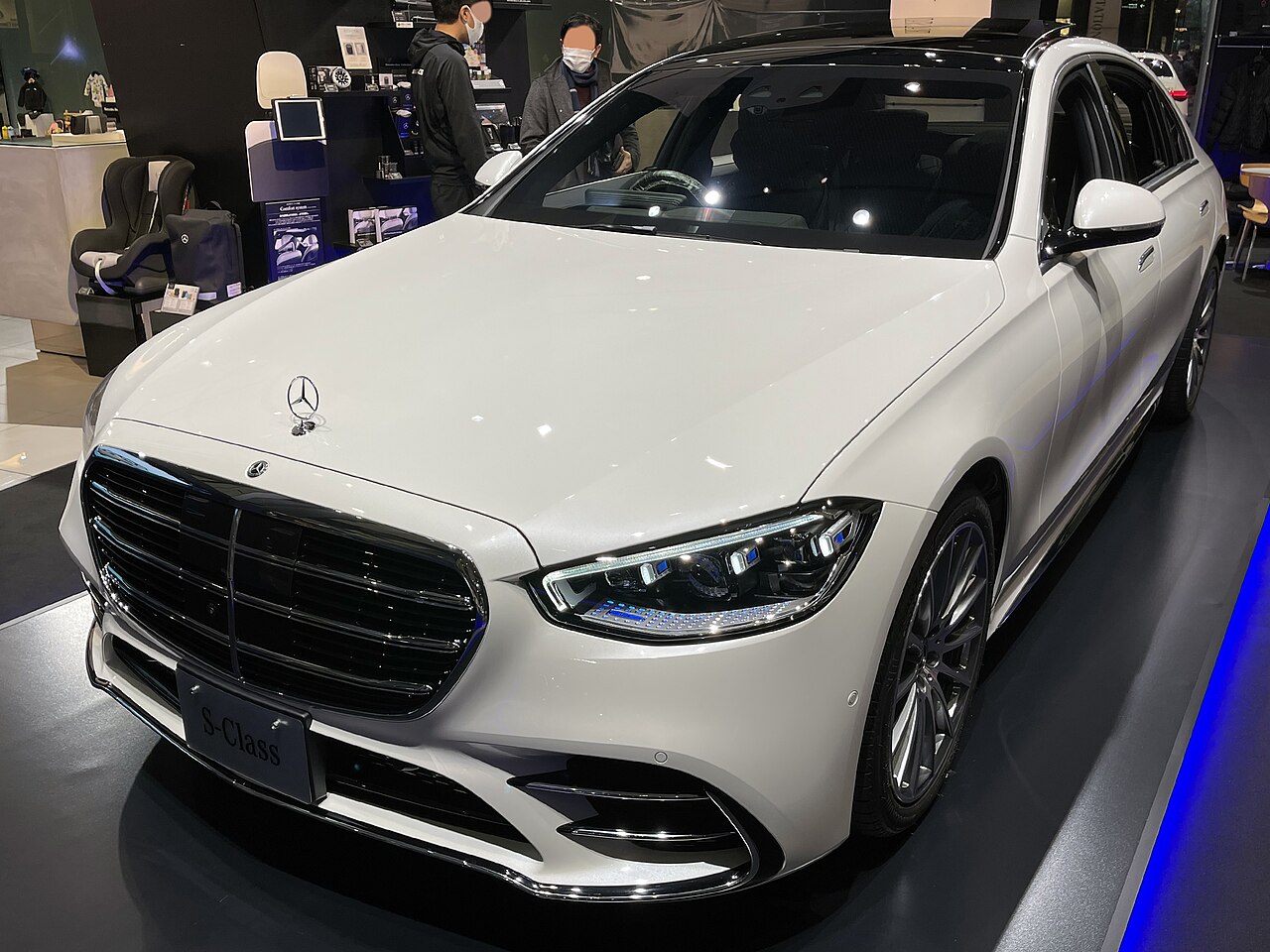Sedan executivo Mercedes-Benz Classe S branco