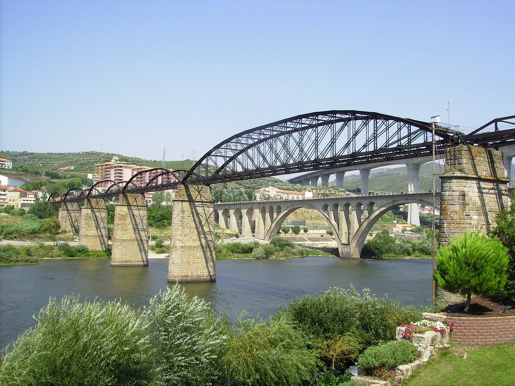 Ponte sobre o rio Douro em Peso da Régua